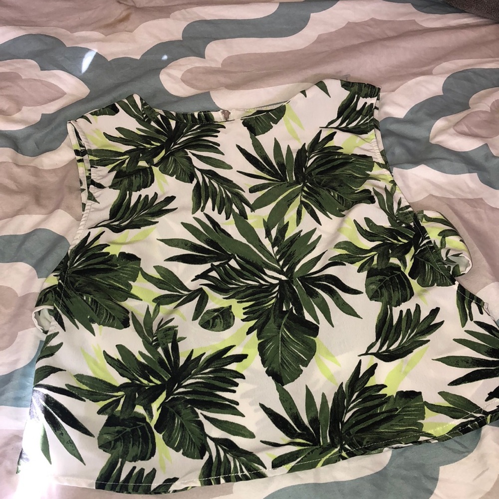 💚 Leaves Sleeveless Top